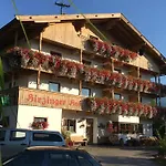게스트하우스 Hirzingerhof