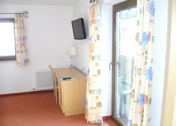 ゲストハウス Hirzingerhof 3*